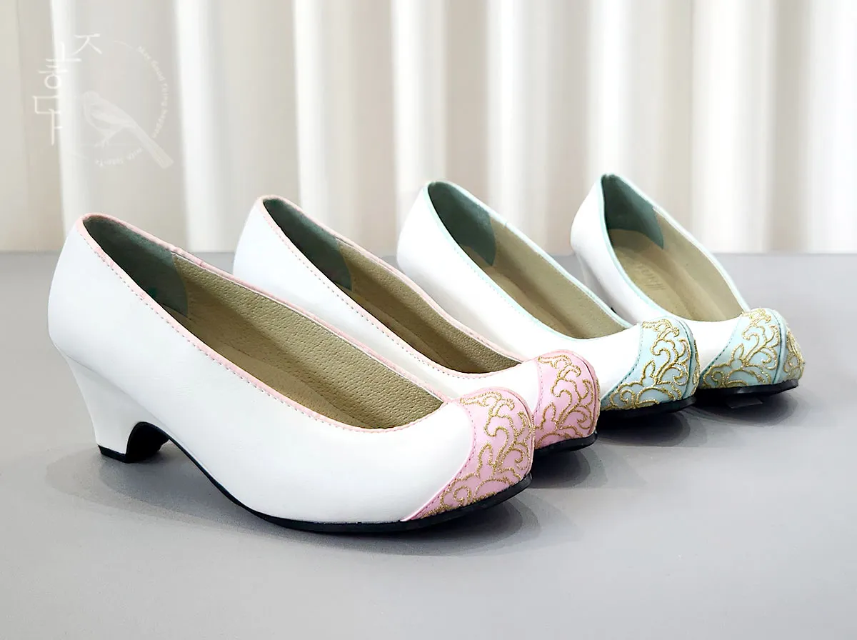 Gold Embroidery Women Wedding Shoes in Mint Kkotshin